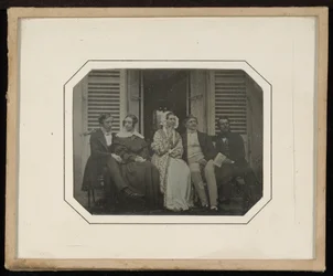 (Portrait de groupe de cinq personnes)